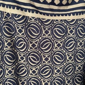 Studio M  knit skirt Navy and Cream Patterned Fabric size